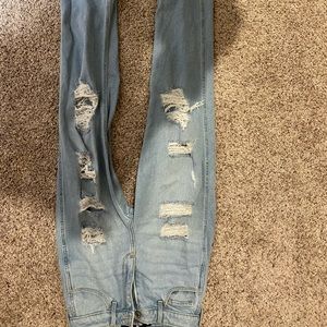 Hollister high rise mom Jeans (light wash)